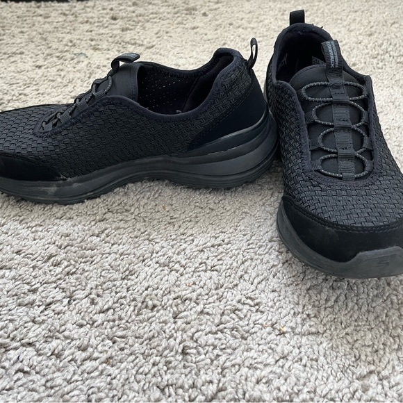 Women’s Sketchers GoWalk, Size 8 - Picture 4 of 6